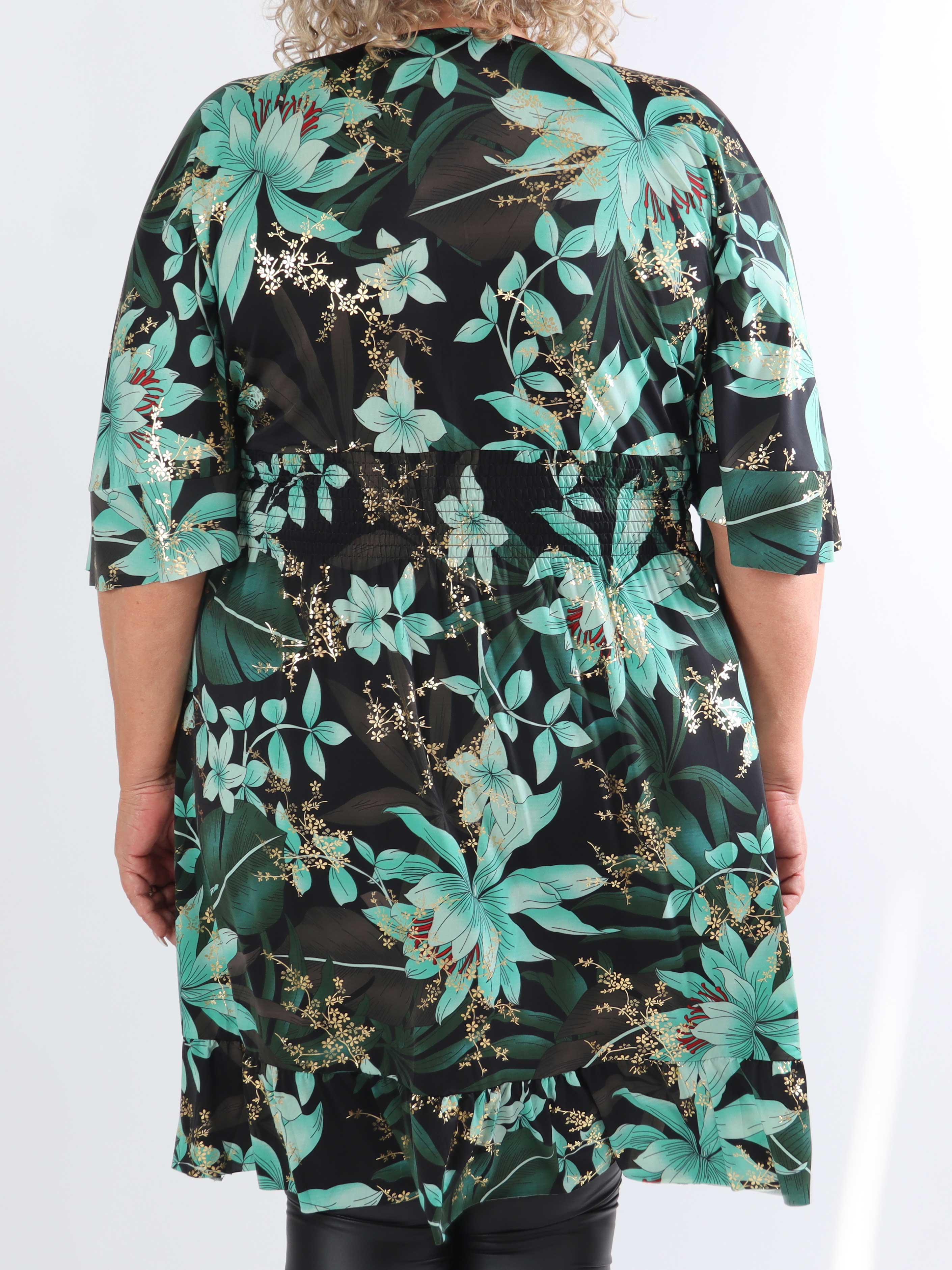 Pamela Gold Flower Short - Elastisk plus size kjole med smock og flæser